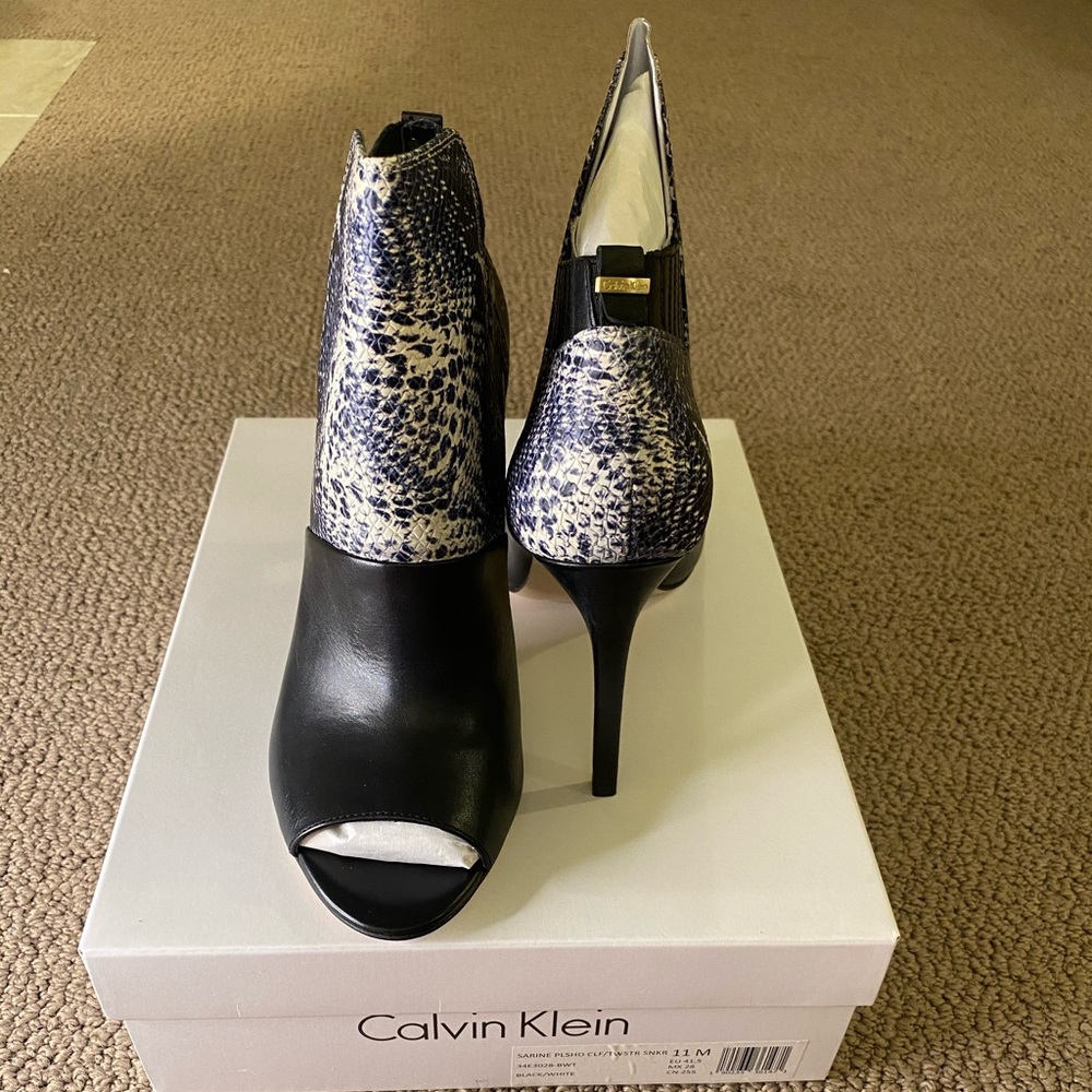 Calvin Klein Sarine Bootie - Picture 3 of 3